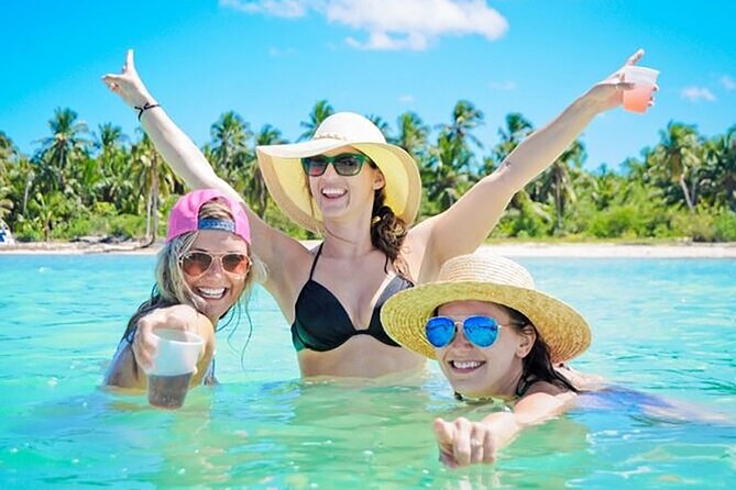 Private Catamaran Party with Snorkeling and Unlimited Drink - The natural pool: walking water with drinks and music