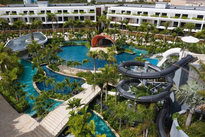 Private Transfer from Punta Cana Airport to Dreams Onyx - The 30-minute ride: air-conditioned comfort and direct routing