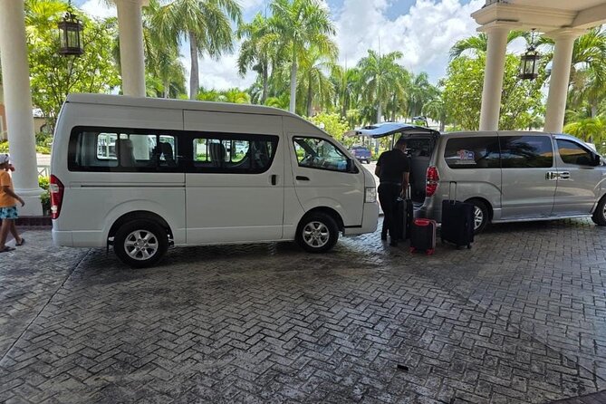Private Transfer Punta Cana Airport to/from Bávaro hotels & zones - Price and Value for Couples: $21.25 Per Group Up to 2