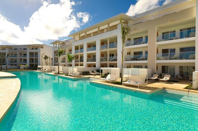Private Transfer Punta Cana Airport to/from Falcon By Melia - Resort to PUJ: making your departure day less annoying