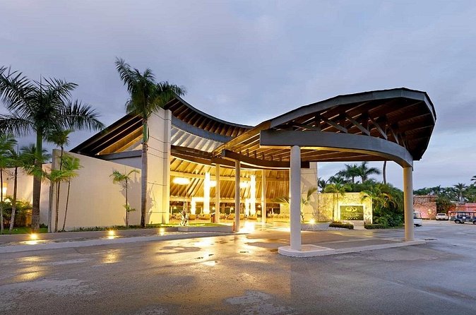 Private Transfer Punta Cana Airport to/from Grand Palladium Punta Cana - Hotel-to-Airport Return: Lobby Pickup at the Right Time