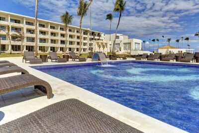 Private Transfer Punta Cana Airport to/from Royalton Bavaro - Royalton Bavaro Departures: Hotel Lobby Pickup for Your Flight