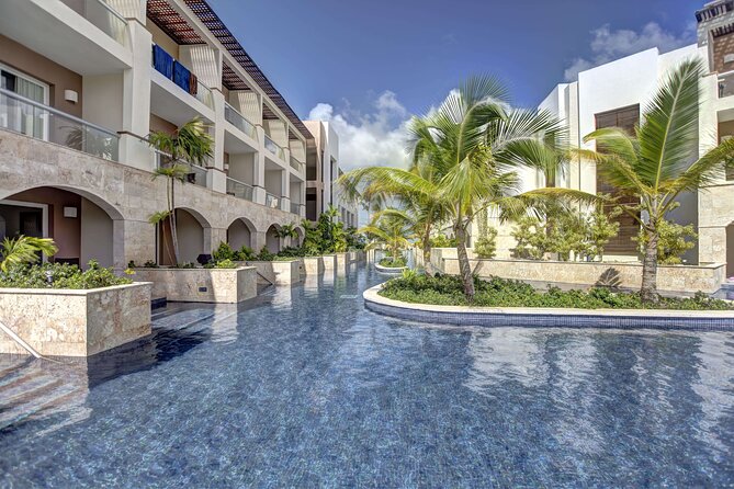 Private Transfer Punta Cana Airport to/from Royalton Punta Cana - The Ride Itself: Direct, Air-Conditioned, and Built for Real Luggage
