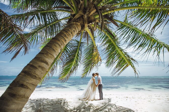 Professional photoshoot in Punta Cana and DR - Book now! - Pickup and your mobile ticket: keeping the day simple