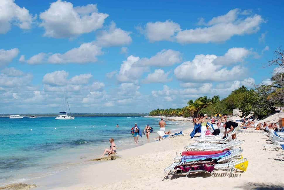 Punta Cana: Catalina Snorkeling & Altos de Chavón Day Trip - Marina-to-catamaran transition: where the day slows down