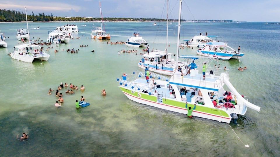 Punta Cana: Catamaran Day Trip to Catalina Island with Lunch - Lunch by the sand and the open bar return: where the value shines, and where it can wobble