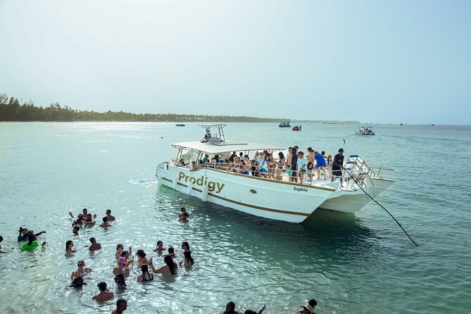 Punta Cana Catamaran Private Tour with BBQ and Natural Pool - A private catamaran day from Bávaro Beach