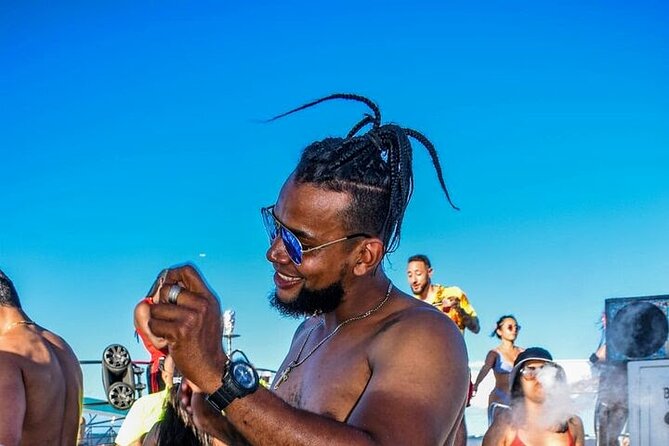 Punta Cana: Party Boat + Snorkeling Diving Music Drink Open Bar - Group size on a 15-person max boat: fun, but plan for movement