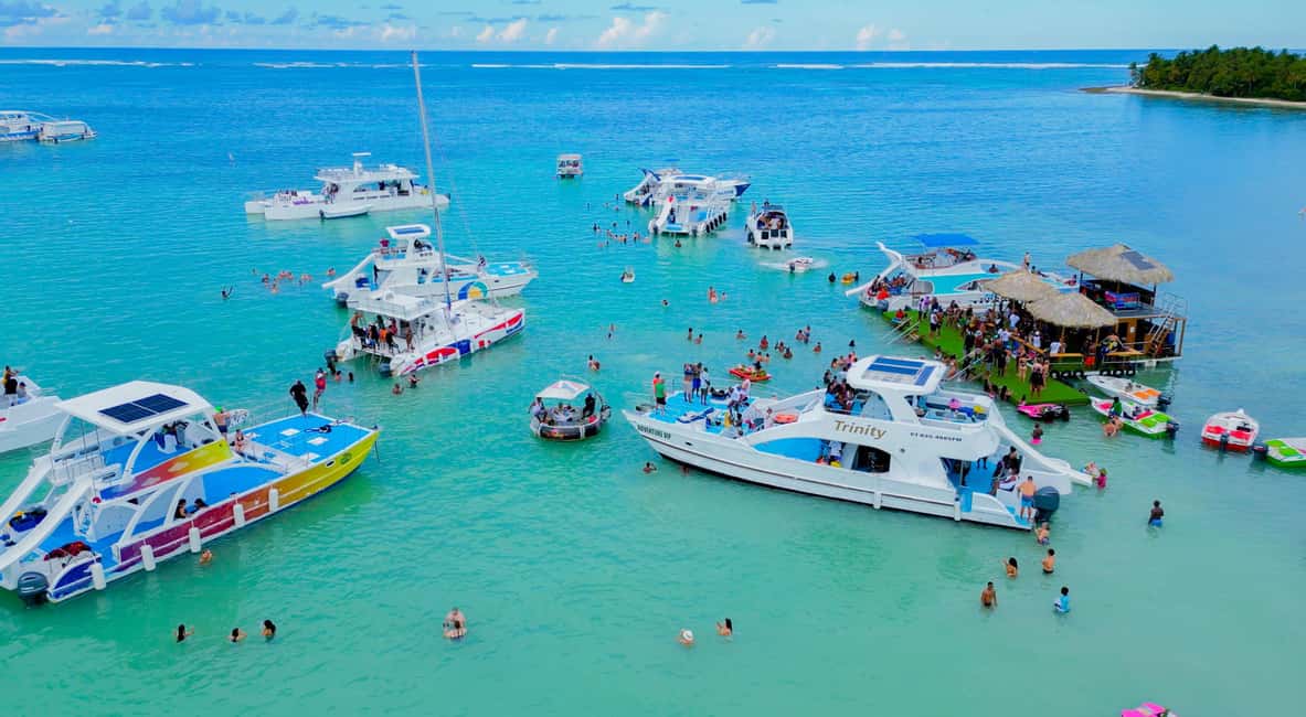 Punta Cana: Party Boat with Snorkeling, Open Bar And Hip Hop - A Punta Cana party boat that mixes swims and dance-floor time