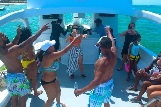 Punta Cana Private Booze Cruise with Open Bar (10+ People) - Open bar, snacks, and mamajuana: how the food and drinks actually land