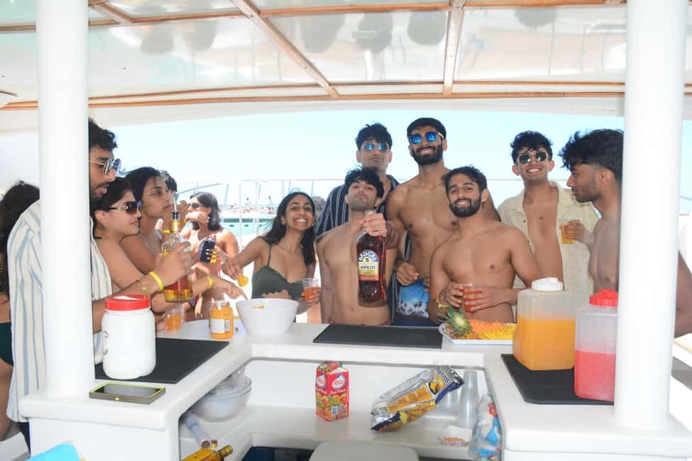 Punta Cana Private Catamaran Cruise, Open Bar & Snorkeling - Bávaro Beach snorkeling: 30 minutes with a guide