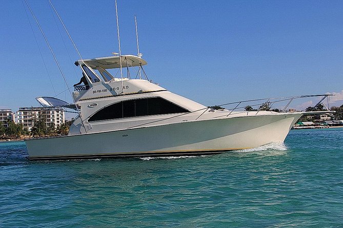 Punta Cana Private Fishing Charter boat Fortuna 42' - The 42-foot Fortuna 42 setup: comfort + fishing space that actually helps