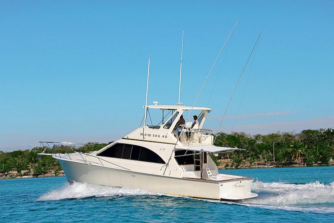 Punta Cana Private Fishing Charter boat Fortuna 42' - The private flexibility: snorkeling and beach time without losing the fishing day