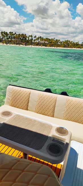 Punta Cana : Private yacht Snorkeling, Lagoon and Wild Beach - Food, drinks, and the yacht music system
