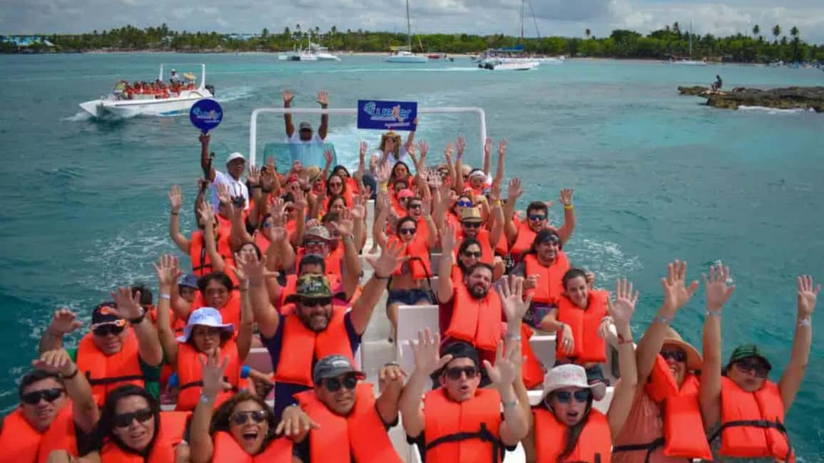 Punta Cana: Saona Islan Full Day With Catamaran and buffet - Food, drinks, and the value of being taken care of