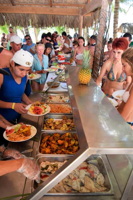 Punta Cana: Saona Island Full-Day Open Bar, Lunch & Transfer - Things to watch out for on a crowded Saona day