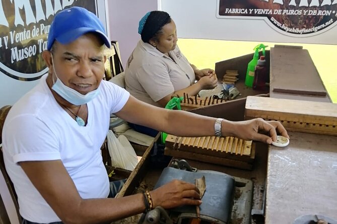 Safari discovery to Boca De Yuma – Nature, Discovery And History Of A Population - Dominicus Coffee Factory: The Lesson, The Smell, and the Shopping