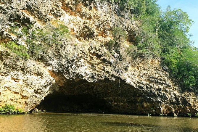 Safari discovery to Boca De Yuma – Nature, Discovery And History Of A Population - Price and Logistics: What $119 Really Buys