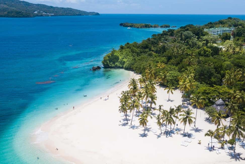 Samana Whale watching and Bacardi Island from Punta Cana - Cayo Levantado (Bacardí Island): beach time and swimming