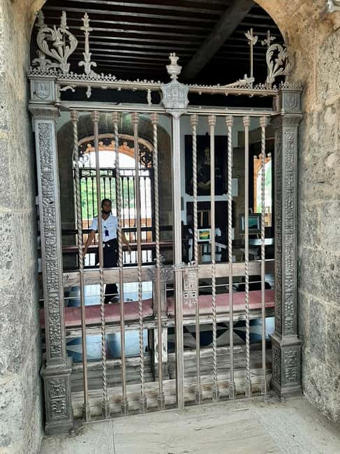 Santo Domingo: All Inclusive Day Trip from Punta Cana - Lunch in Santo Domingo: included, but expect a basic group-buffet vibe