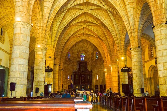 Santo Domingo City Tour From Punta Cana With Pick Up - Colon Palace and the Colonial-Era Feel