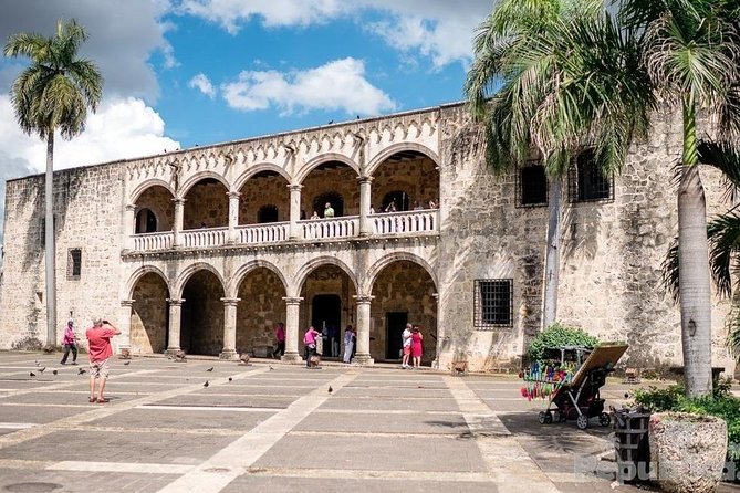 Santo Domingo Sightseeing Tour - Catedral Primada and Fortaleza Ozama: major landmarks with a heavy colonial vibe