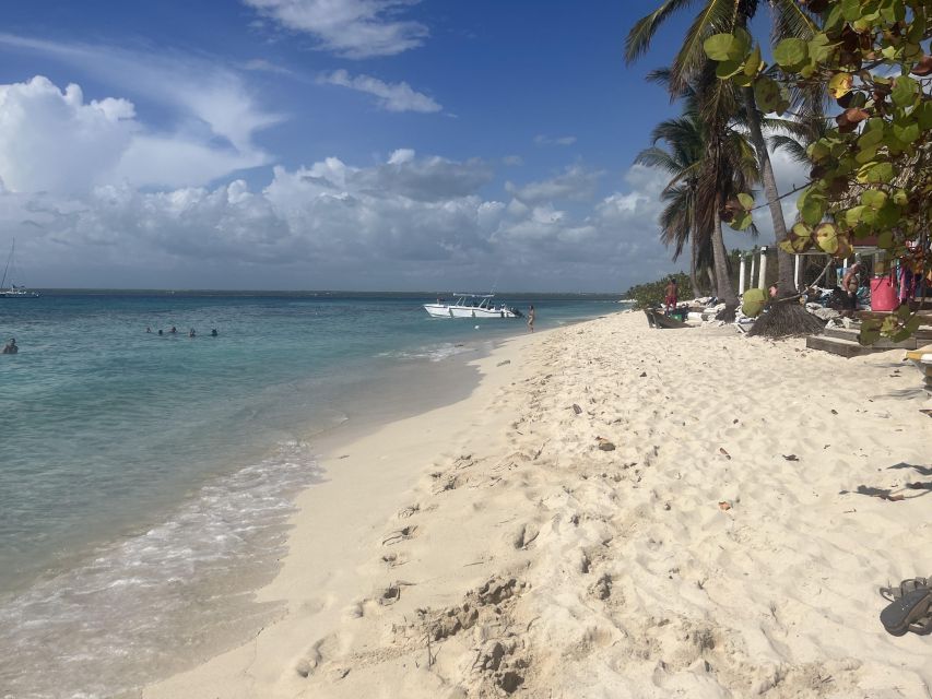 Saona Exclusive Catamaran – Small Group Experience - The open bar: rum, beer, soda, and water all day