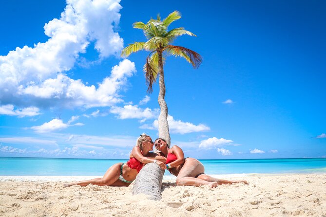 Saona Island Catamaran Tour Buffet & Open Bar from Punta Cana - Group size, guides, and the tour vibe: what good looks like