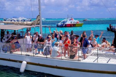 Shared Family Snorkeling Boat with Drinks and Snacks - What’s actually on board: open bar, fruit, and nachos
