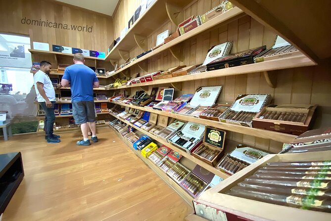 Shopping tour Punta Cana rum cigars coffee larimar chocolate souvenirs mamajuan - Rum and mamajuana tasting: Plan for the difference between descriptions and reality