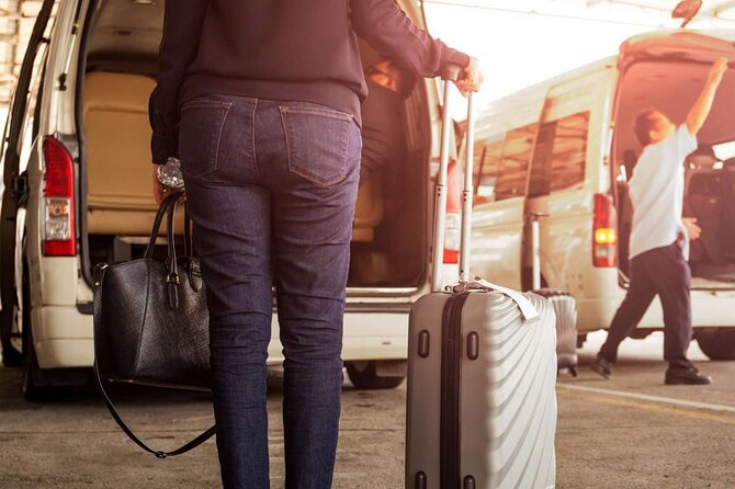 Transfers from Punta Cana Airport to hotels in Dominican Republic - How pickup works in Punta Cana: flight tracking and curbside convenience