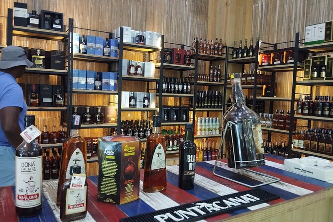 World Mart Souvenirs Store - Guided Tour - How the guide helps you shop smarter (not faster)
