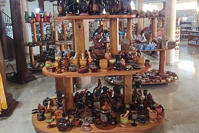 Worldmart Souvenirs Punta Cana (Round trip transportation) - Quick tips to protect your budget in Punta Cana souvenir shops